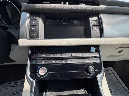 Used 2016 Jaguar XF Prestige AWD/4WD image 19