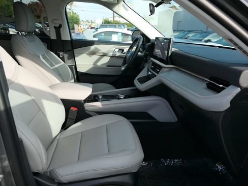 Used 2026 Ford Explorer Active w/ Active Comfort Package RWD image 27