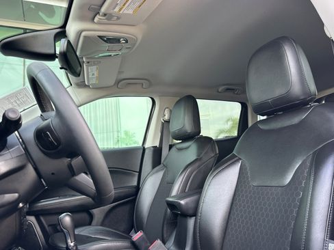 Used 2021 Jeep Compass Latitude image 5