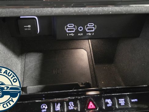 Used 2024 Jeep Wagoneer L Series II w/ Flexible Seating Group AWD/4WD image 17