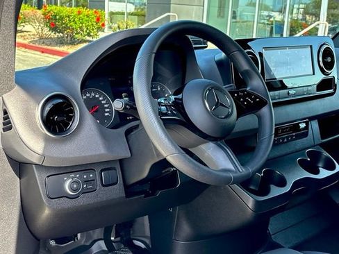 Used 2025 Mercedes-Benz Sprinter 2500 image 13