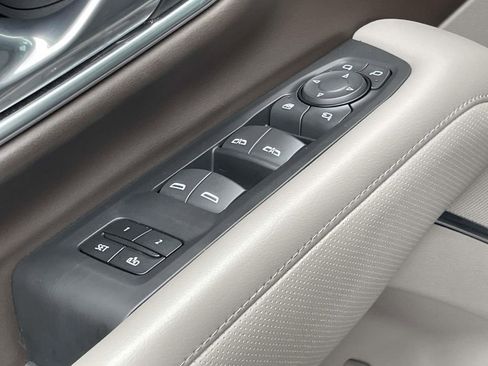 Used 2021 GMC Yukon SLT w/ SLT Premium Package image 17