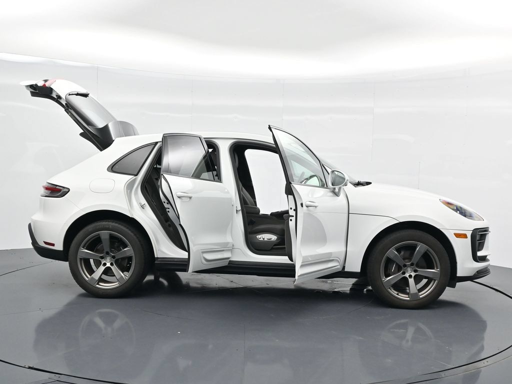 Certified 2023 Porsche Macan AWD/4WD image 17
