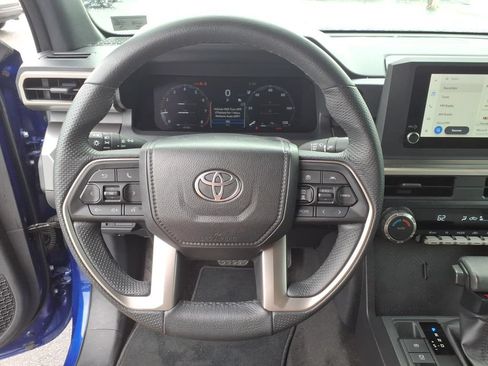 Certified 2025 Toyota Tacoma TRD Off-Road AWD/4WD image 20