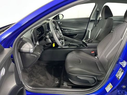 Used 2024 Hyundai Elantra SE image 11