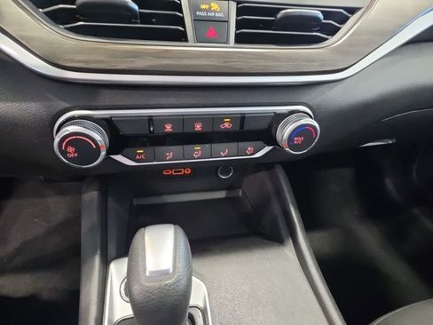 Used 2025 Nissan Altima 2.5 SV FWD image 27
