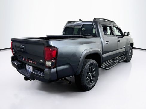 Used 2022 Toyota Tacoma SR5 AWD/4WD image 5