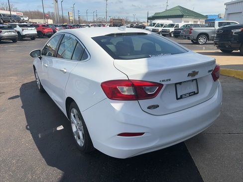 Used 2018 Chevrolet Cruze Premier FWD image 11