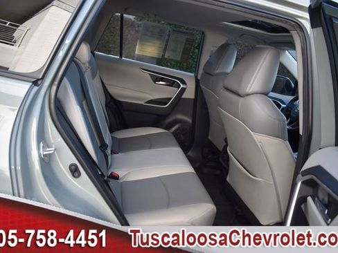Used 2022 Toyota RAV4 XLE Premium image 26