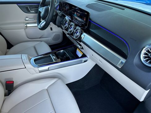 New 2025 Mercedes-Benz GLB 250 4MATIC image 16
