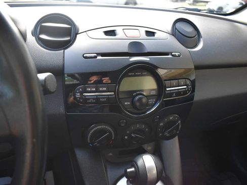 Used 2013 MAZDA MAZDA2 Sport FWD image 18