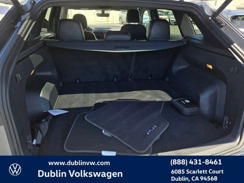 Used 2023 Volkswagen Atlas Cross Sport SE w/ Panoramic Sunroof Package FWD image 23