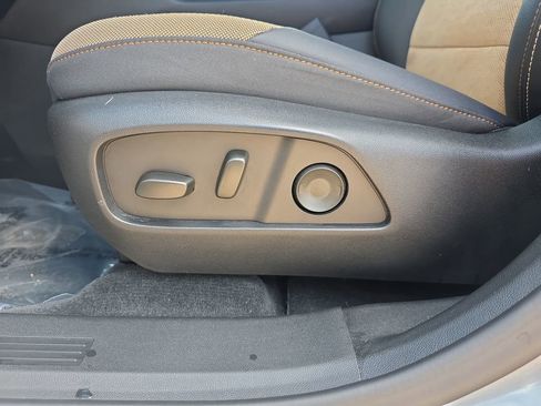 Used 2025 Chevrolet Equinox ACTIV w/ Safety and Technology Package image 39