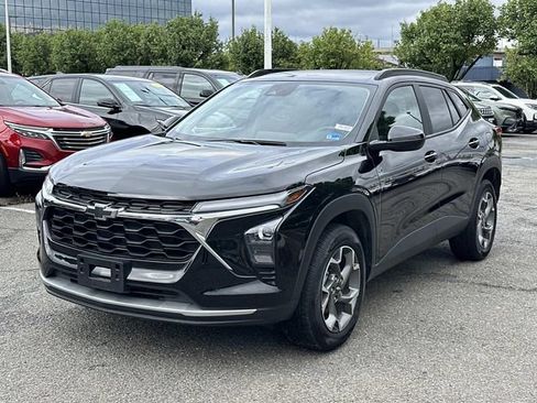 Used 2025 Chevrolet Trax LT w/ Driver Confidence Package FWD image 5