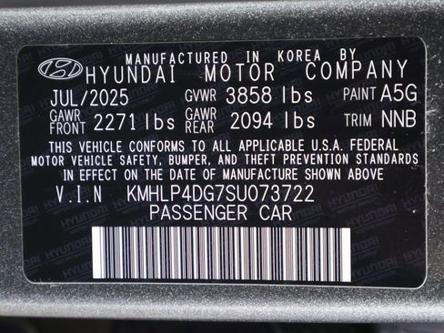 Used 2025 Hyundai Elantra Limited FWD image 47