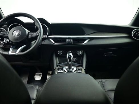 Used 2022 Alfa Romeo Stelvio Ti image 11