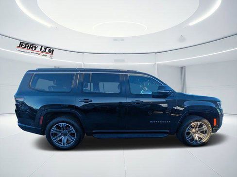 Used 2024 Jeep Wagoneer Series II image 2