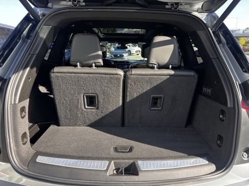 Used 2025 Cadillac XT6 Premium Luxury image 24