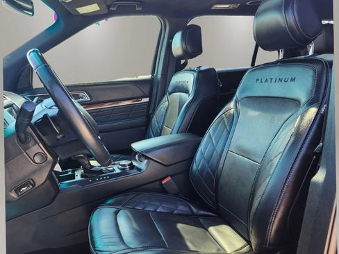 Used 2017 Ford Explorer Platinum image 12