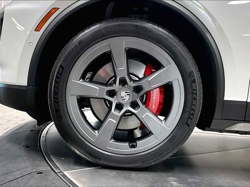 Used 2025 Porsche Macan 4S Electric image 14