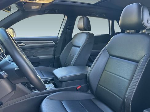 Used 2022 Volkswagen Atlas Cross Sport SE w/ Panoramic Sunroof Package FWD image 30