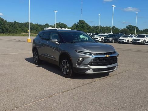 Used 2024 Chevrolet Blazer LT w/ Convenience Package FWD image 2