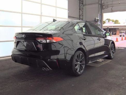 Used 2024 Toyota Corolla SE FWD image 3