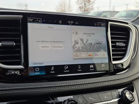 New 2026 Chrysler Pacifica Select image 30