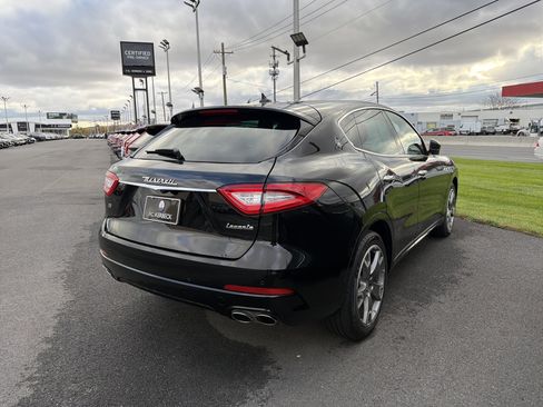 Used 2019 Maserati Levante image 5