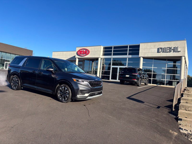Certified 2024 Kia Carnival EX FWD image 4