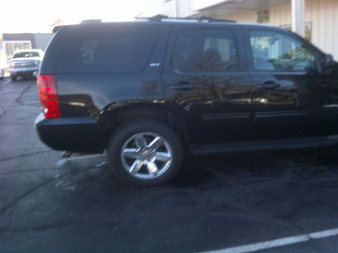 Used 2013 GMC Yukon SLT w/ SLT-2 Equipment Package image 3