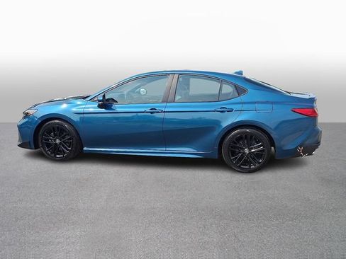 Used 2025 Toyota Camry SE FWD image 5