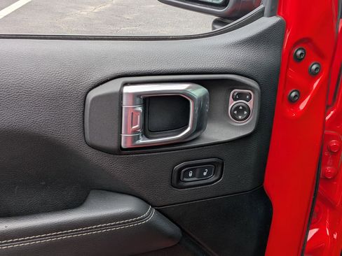 Used 2020 Jeep Gladiator Overland image 12