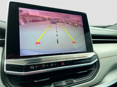 Used 2023 Jeep Compass Limited image 13