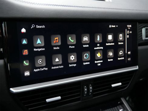 Used 2022 Porsche Cayenne Turbo image 16