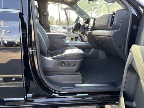 Used 2025 Chevrolet Silverado 1500 LTZ w/ LTZ Premium Package AWD/4WD image 33