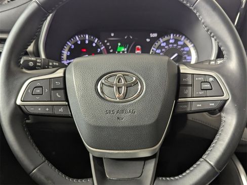 Used 2022 Toyota Highlander XLE image 17