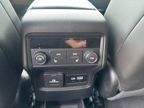 Used 2023 GMC Acadia SLT w/ Technology Package AWD/4WD image 11