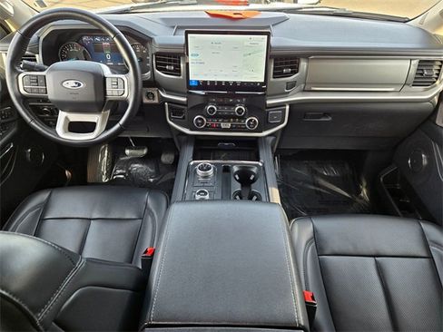 Used 2024 Ford Expedition XLT image 9