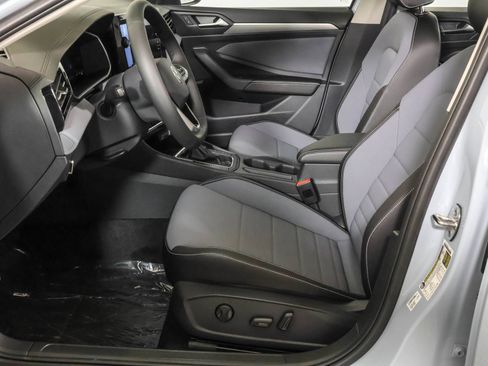 Used 2026 Volkswagen Jetta SE FWD image 21