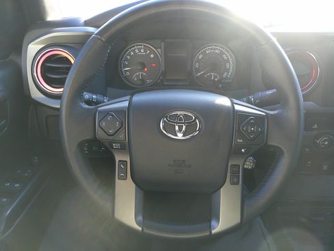 Used 2019 Toyota Tacoma TRD Off-Road w/ Exterior Package image 19