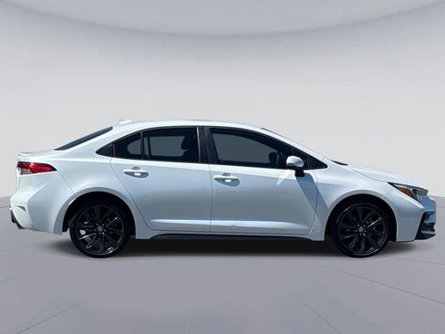 Used 2023 Toyota Corolla SE image 2