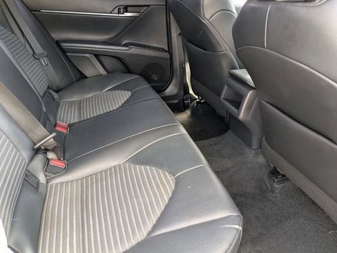 Used 2020 Toyota Camry SE image 17