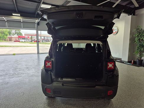 Used 2019 Jeep Renegade Altitude w/ Quick Order Package 2XM FWD image 31