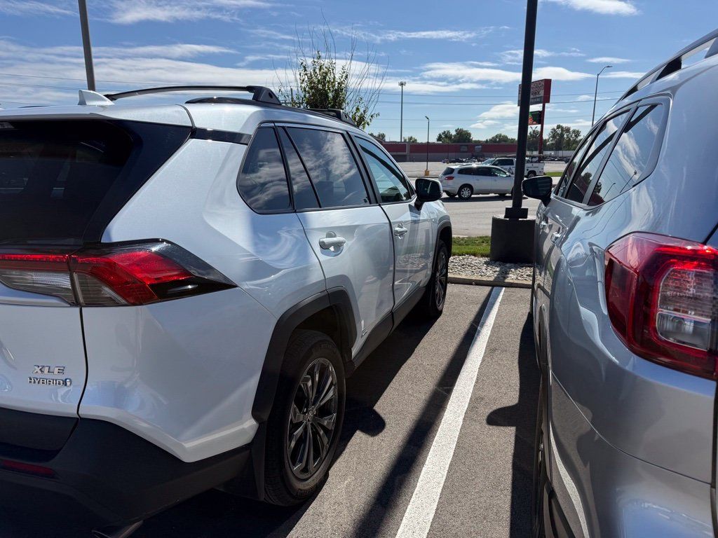 Used 2023 Toyota RAV4 XLE Premium AWD/4WD image 4