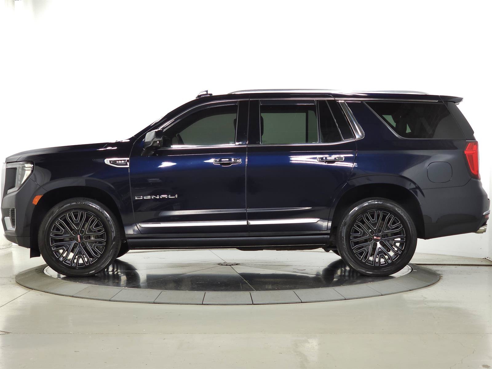 Used 2021 GMC Yukon Denali AWD/4WD image 5