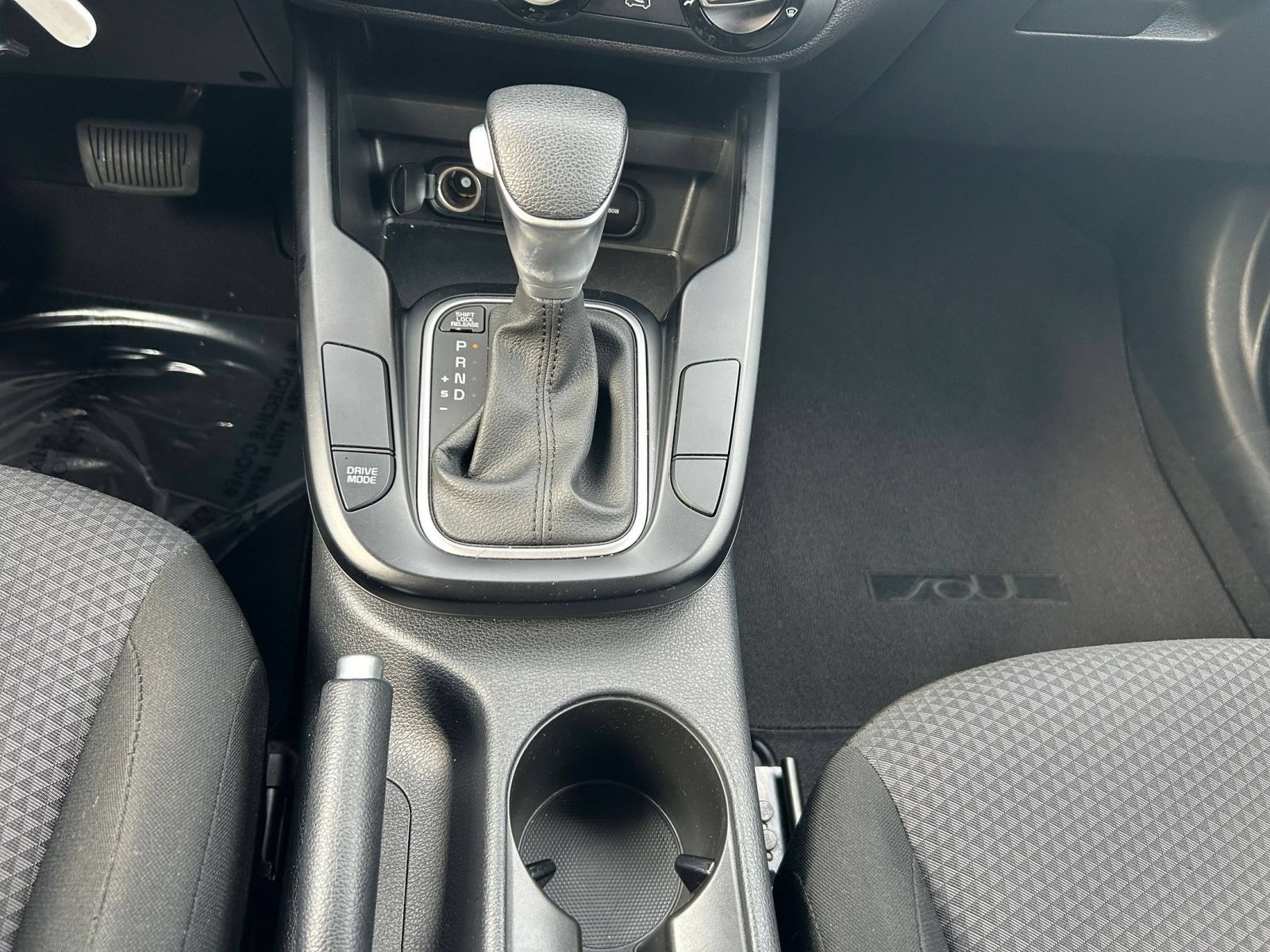 Used 2025 Kia Soul LX w/ LX Technology Package FWD image 35