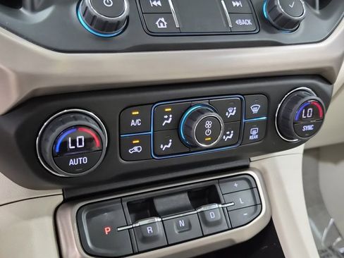 Used 2023 GMC Acadia Denali w/ Denali Technology Package image 33