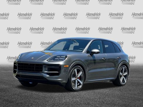 Used 2025 Porsche Cayenne GTS AWD/4WD image 9