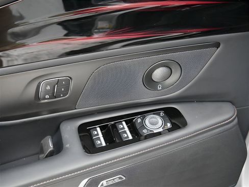 Used 2024 Lincoln Nautilus Premier w/ Equipment Group 102A image 15